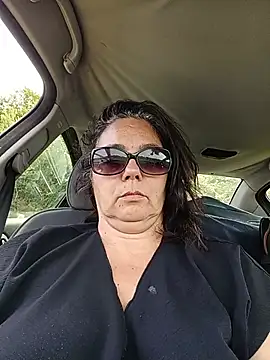 pulpeuse64 online show from May 17, 2026, 2:57 pm