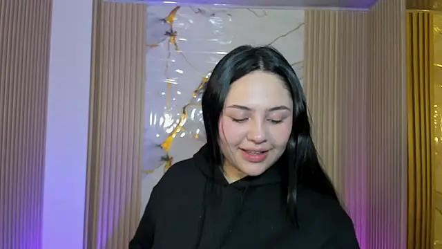 Snapshot of Siena_Tay chatting on April 5, 2026, 11:51 am Siena Tay online show from April 5, 2026, 11:51 am