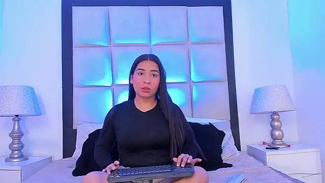 Snapshot of SussyFox chatting on February 11, 2026, 12:10 pm SussyFox online show from February 11, 2026, 12:10 pm