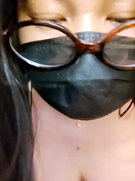 mini27mimi online show from May 7, 2026, 7:08 pm