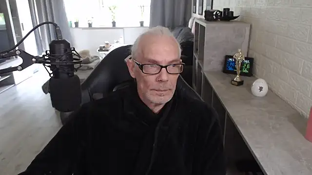 Snapshot of KoelnKoeln chatting on May 14, 2026, 2:57 pm KoelnKoeln online show from May 14, 2026, 2:57 pm