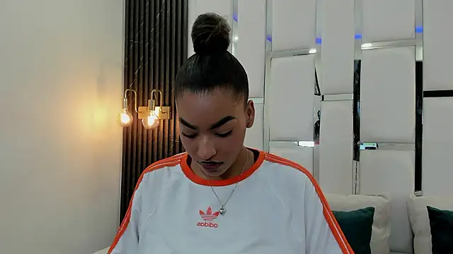  luna rossee  online show from March 2, 2026, 9:43 pm