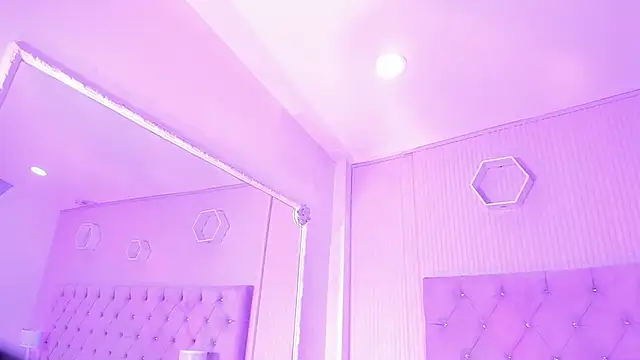 JazminRusso  online show from February 5, 2026, 6:18 am