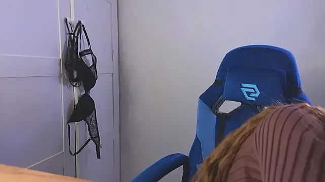 Snapshot of nikapie chatting on February 3, 2026, 6:22 am nikapie online show from February 3, 2026, 6:22 am