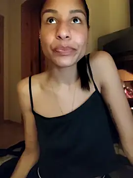 YaraEstelle online show from March 4, 2026, 8:26 pm