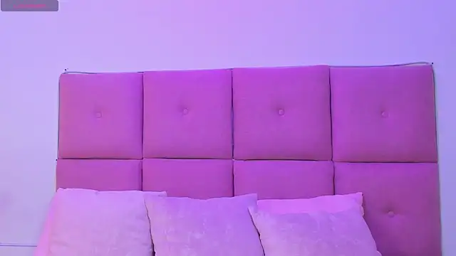 Hilaryportman online show from April 17, 2026, 8:12 pm