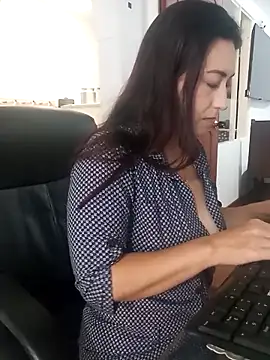 aliz963040 online show from February 3, 2026, 2:33 pm