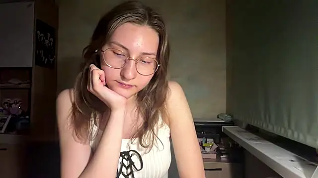 Miaaa Moon online show from May 26, 2026, 6:26 pm