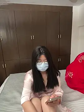 xinxin201201 online show from March 5, 2026, 5:42 pm