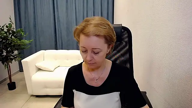 MONA W online show from May 13, 2026, 10:45 am
