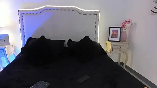 nia-malkova online show from May 11, 2026, 9:04 am