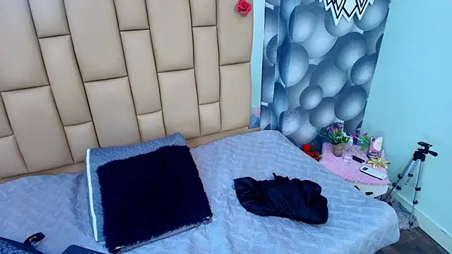 lil miia online show from February 14, 2026, 7:10 pm