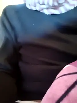 Snapshot of newtube0 chatting on February 5, 2026, 3:33 am newtube0 online show from February 5, 2026, 3:33 am