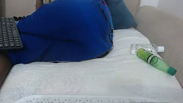 Snapshot of Florah23 chatting on April 3, 2026, 10:19 pm Florah23 online show from April 3, 2026, 10:19 pm