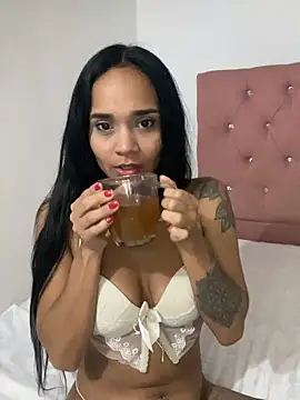 Maria x Alejandra online show from February 13, 2026, 3:57 am