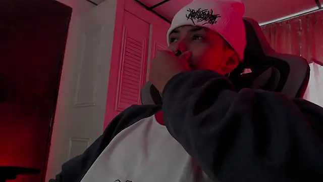 Snapshot of D3v1L88 chatting on February 1, 2026, 6:39 pm D3v1L88 online show from February 1, 2026, 6:39 pm