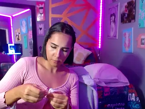 Evelyn lovers  online show from April 17, 2026, 1:30 am