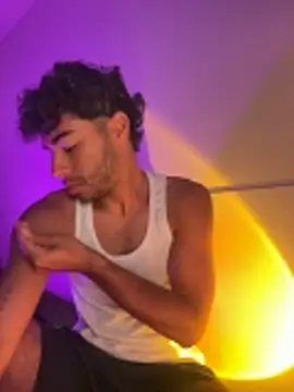 its alejandro27 online show from February 25, 2026, 1:59 am