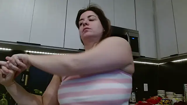 HazelSkyesChat online show from February 19, 2026, 5:31 pm