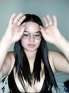 SamanthaStonee online show from April 9, 2026, 4:12 am