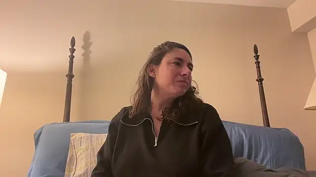 Snapshot of mr_mrs_glitter chatting on May 7, 2026, 5:35 am mr mrs glitter online show from May 7, 2026, 5:35 am