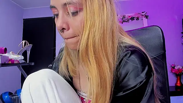 Dakota Angell  online show from February 8, 2026, 3:37 pm