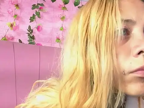 Snapshot of Dakota_Angell_ chatting on May 7, 2026, 2:28 am Dakota Angell online show from May 7, 2026, 2:28 am