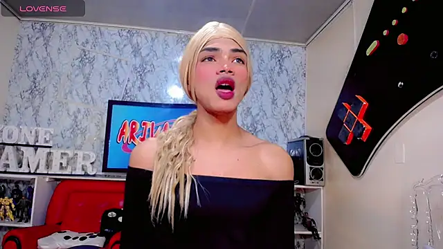 Karol Vanessa   online show from May 18, 2026, 12:11 pm