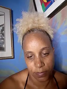 Snapshot of BadGyalGem chatting on May 19, 2026, 4:02 pm BadGyalGem online show from May 19, 2026, 4:02 pm