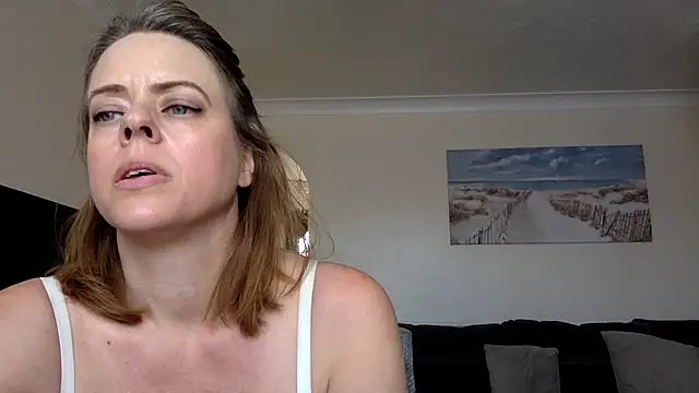 Snapshot of ElizabethArden42- chatting on April 28, 2026, 10:42 am ElizabethArden42- online show from April 28, 2026, 10:42 am