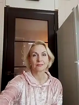 Snapshot of MichelleSolis chatting on February 9, 2026, 2:43 pm MichelleSolis online show from February 9, 2026, 2:43 pm