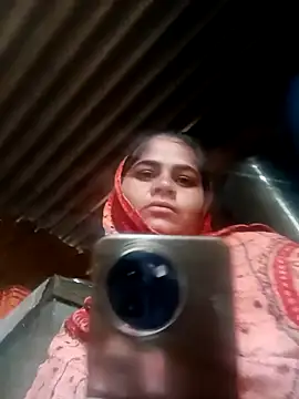 Snapshot of Nisha_011 chatting on February 7, 2026, 3:43 am Nisha 011 online show from February 7, 2026, 3:43 am