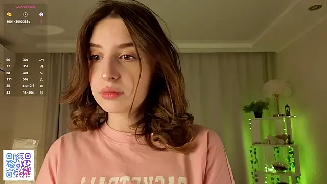 LeanneDinkle online show from February 14, 2026, 4:53 am