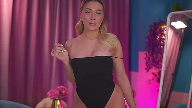 NadyaBlue online show from February 16, 2026, 5:03 am