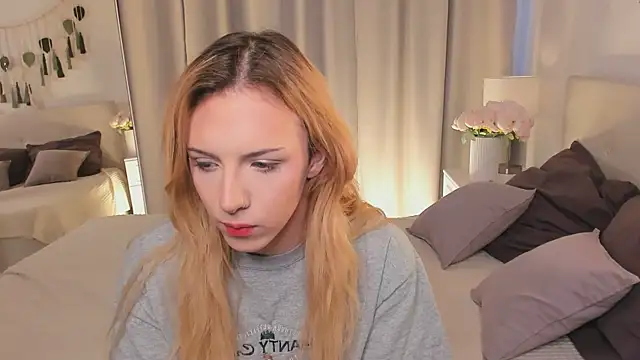 Tiffany  King online show from April 14, 2026, 5:46 am