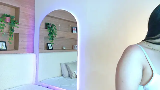 Snapshot of VioletBloomm chatting on March 4, 2026, 11:38 am VioletBloomm online show from March 4, 2026, 11:38 am