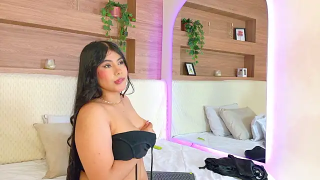 Snapshot of VioletBloomm chatting on March 5, 2026, 11:39 am VioletBloomm online show from March 5, 2026, 11:39 am