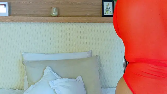 Snapshot of VioletBloomm chatting on March 19, 2026, 11:47 am VioletBloomm online show from March 19, 2026, 11:47 am