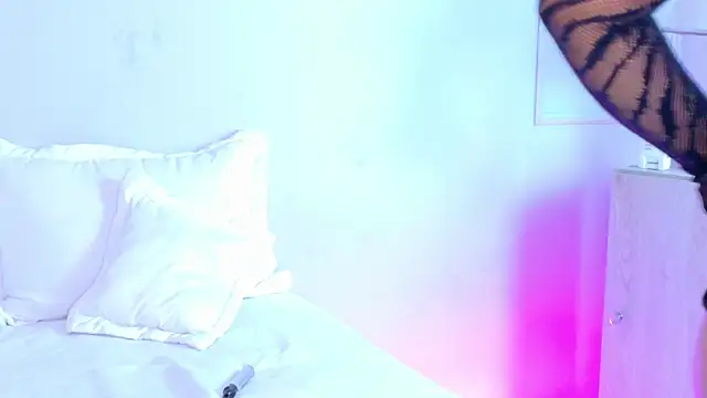 VioletBloomm online show from July 3, 2026, 12:33 pm