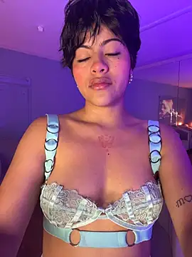 Eva Monroes online show from April 6, 2026, 6:03 am