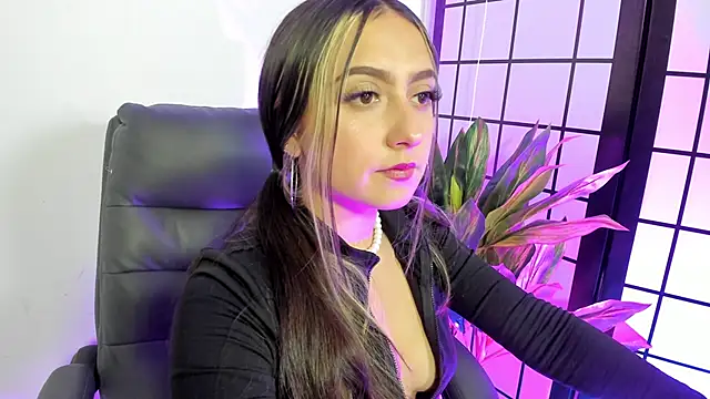 Giselle Laurens  online show from March 28, 2026, 9:36 pm