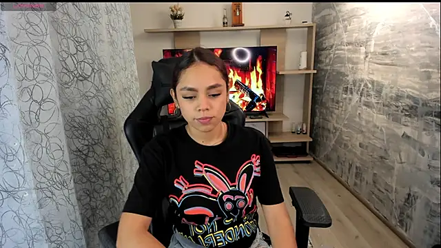 CarolineFyre online show from May 24, 2026, 3:06 pm