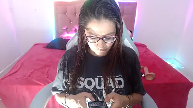 snowhot-69 online show from March 30, 2026, 12:33 am