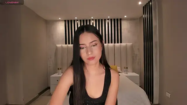 Snapshot of LucieMartin chatting on March 28, 2026, 7:35 pm LucieMartin online show from March 28, 2026, 7:35 pm