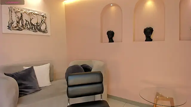 Snapshot of LucieMartin chatting on April 6, 2026, 7:26 pm LucieMartin online show from April 6, 2026, 7:26 pm