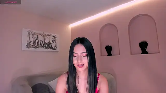 Snapshot of LucieMartin chatting on April 8, 2026, 7:25 pm LucieMartin online show from April 8, 2026, 7:25 pm