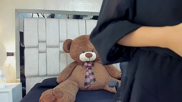 ValeryCooper18 online show from February 20, 2026, 7:47 pm