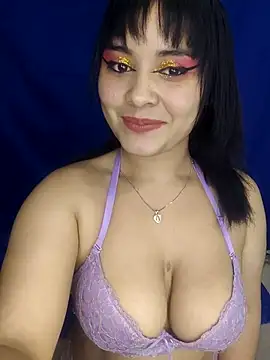 zoe love18 online show from March 24, 2026, 4:06 am
