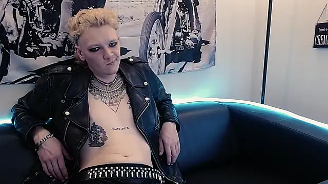 Snapshot of DadWizard chatting on February 6, 2026, 3:44 am DadWizard online show from February 6, 2026, 3:44 am