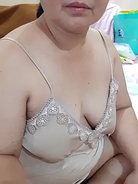 Yummyamasha online show from May 25, 2026, 1:17 pm